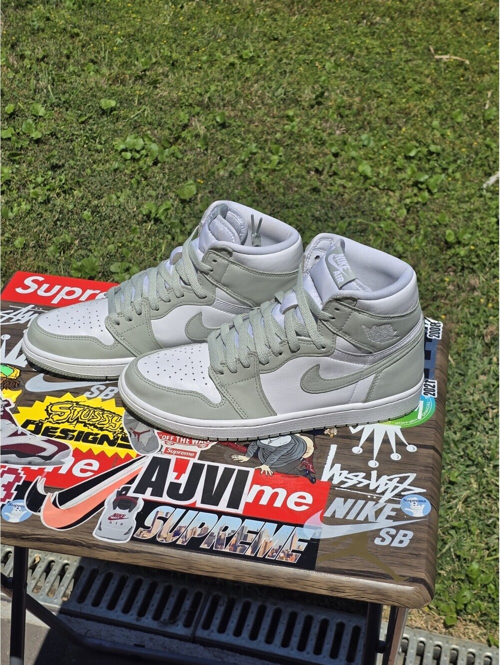 Size 10W/8.5M Air Jordan 1 Retro OG High Seafoam - Picture 2 of 9